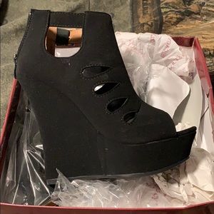 Black Wedges